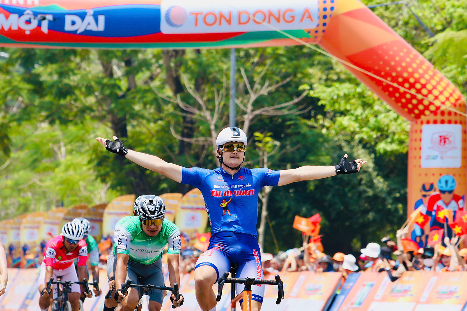 Giải đua xe đạp “Non sông liền một dải”: Patrick Patterson thắng chặng 8

